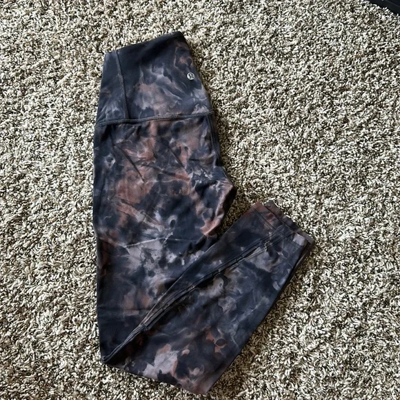 Lululemon Align Unlimit High Rise Keyhole tight 25” - Picture 2 of 5